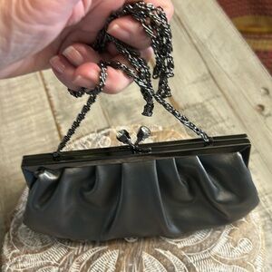 JESSICA MCCLINTOCK LEATHER GRAY KISS LOCK BLACK CHAIN STRAP EVENING BAG